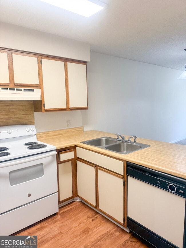 Building Photo - 222 Lanier Dr