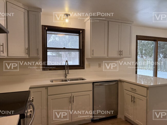 Building Photo - 1603 St Robert Dr