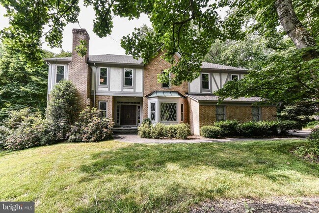 Building Photo - 2030 Spring Branch Dr
