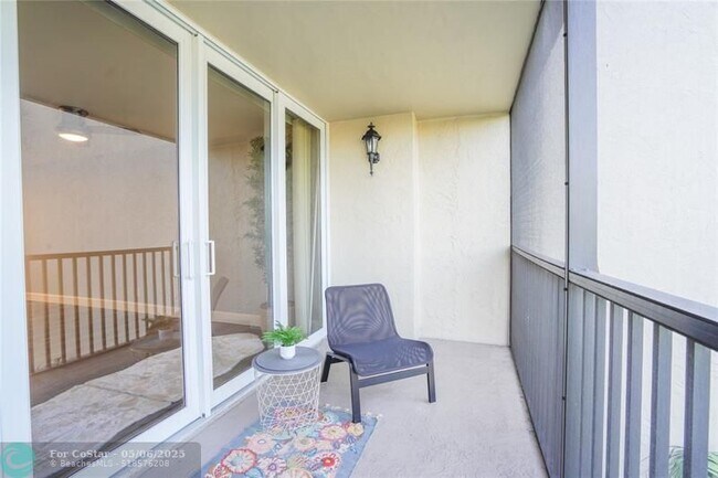 Building Photo - 7 Royal Palm Way