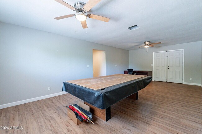 Building Photo - 110 W Seldon Ln