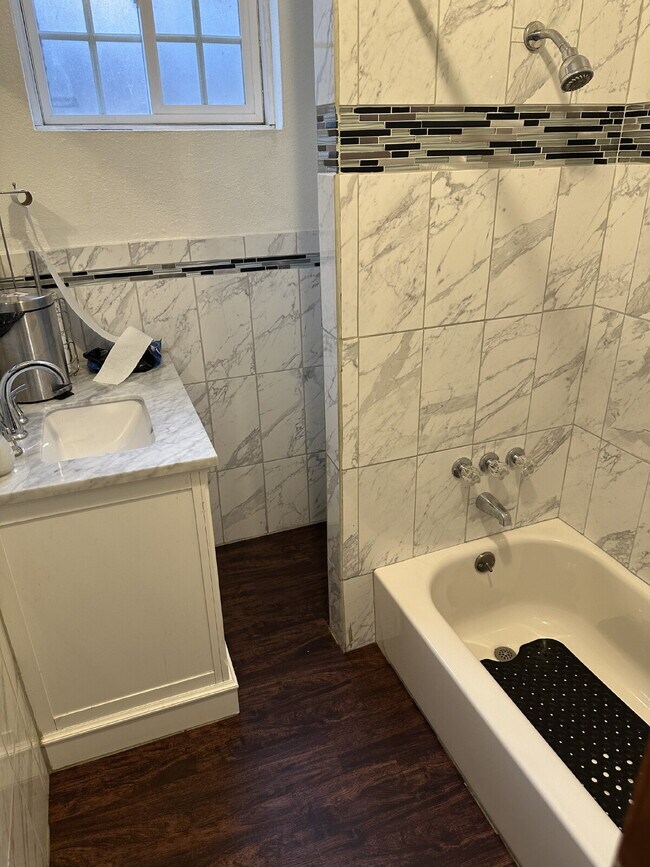 Building Photo - Classic Denver Home: 3 Beds, Updated Kitchen, Private Yard, Parking