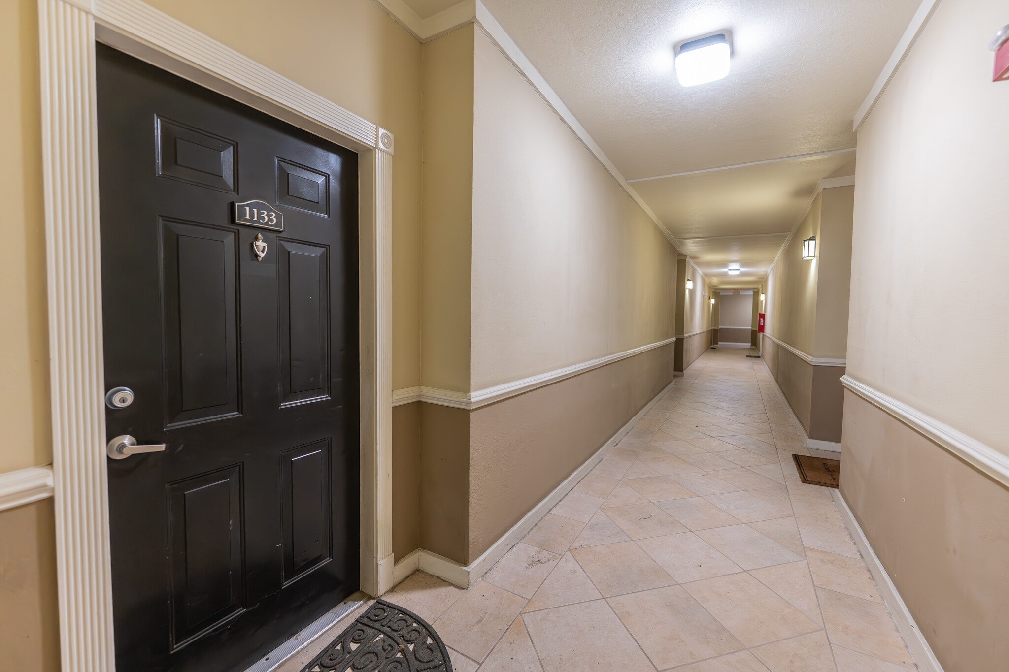 Hallway & Front Door of Condo - 1133 Westchester Rdg NE