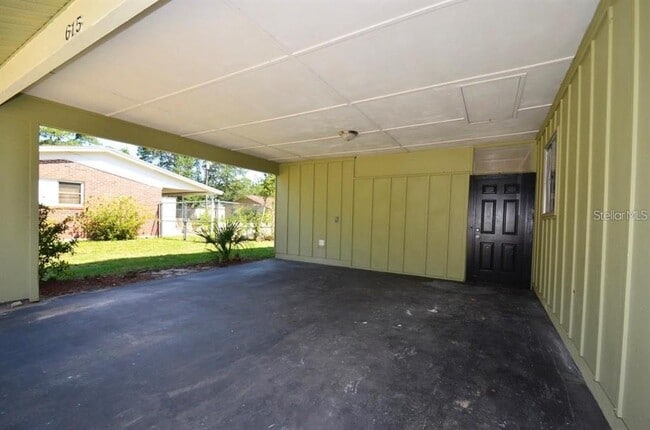 Building Photo - 615 Sarita St