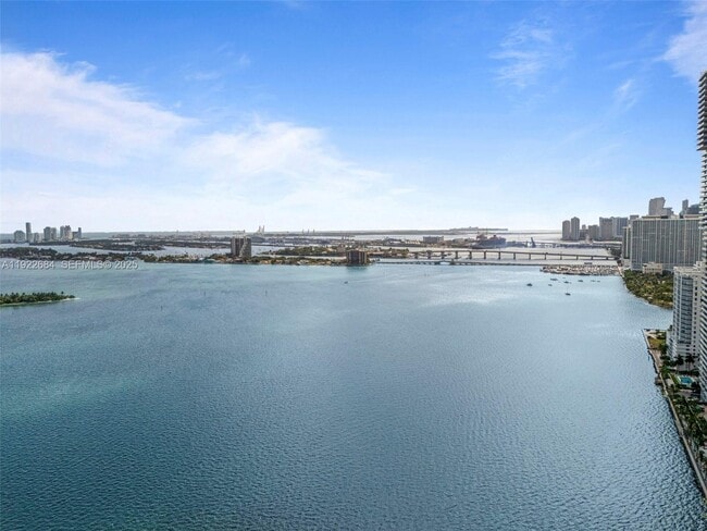 Building Photo - 700 NE 26th Terrace