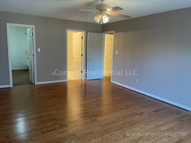 Building Photo - Beautiful 3b2b, ready to move in!