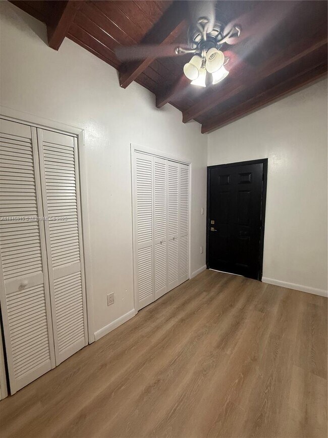 Building Photo - 1218 SW 11th Ave