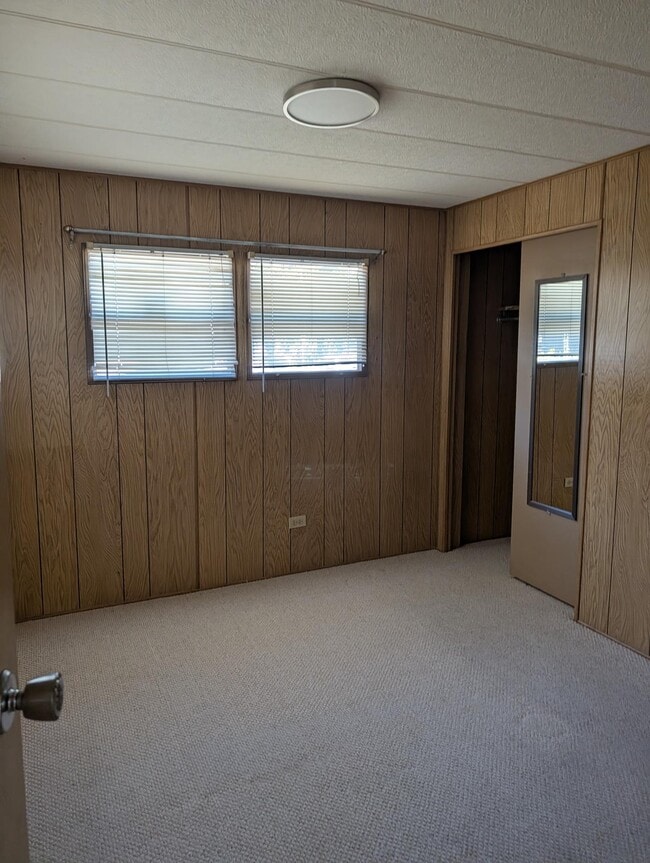 Building Photo - 74 Lone Pine Ave