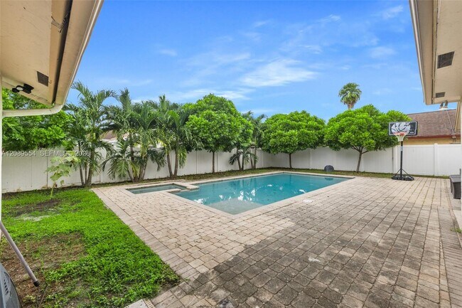 Building Photo - 7700 NW 11th Pl