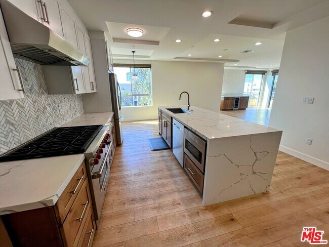 Building Photo - 5525 W Olympic Blvd