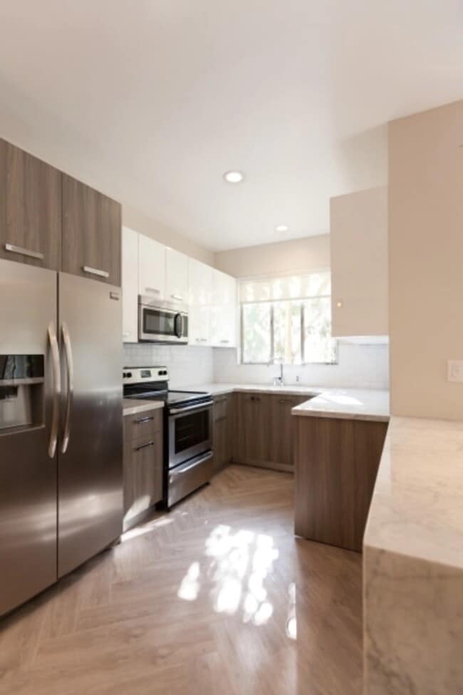 Interior Photo - 409 Palm