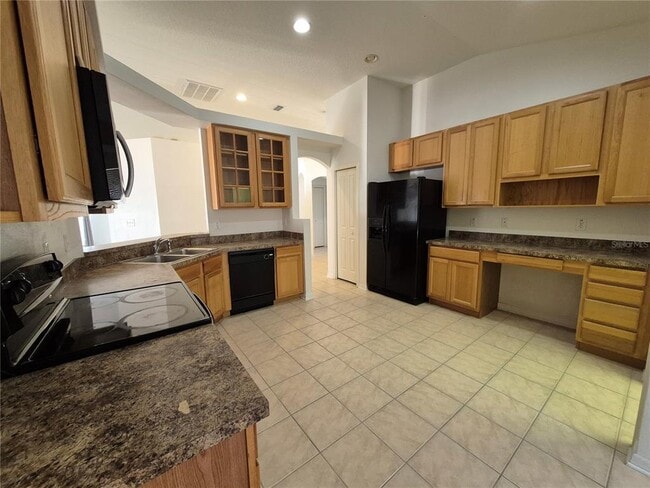 Building Photo - 6833 Runner Oak Dr