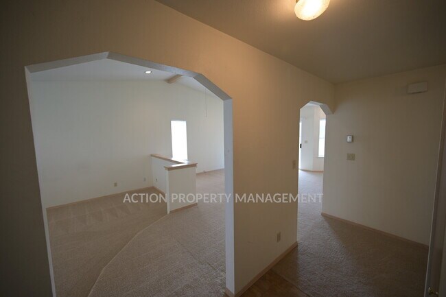 Building Photo - 3 bed 2 bath in a country setting