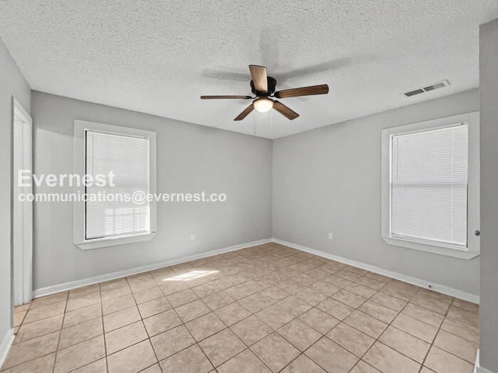 Building Photo - 10731 Chateau Dr