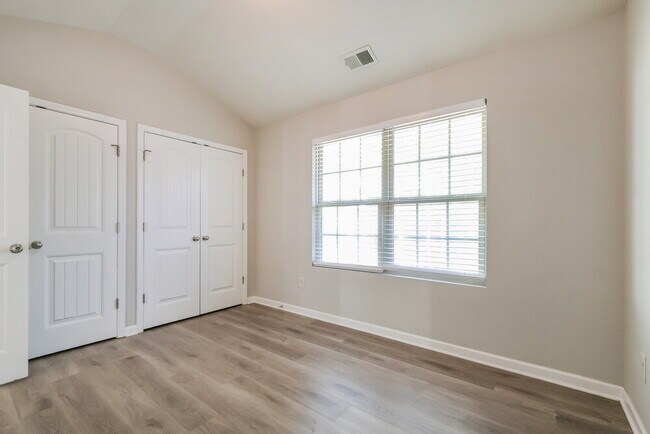 Building Photo - 261 Chandler Bluff Ct SE