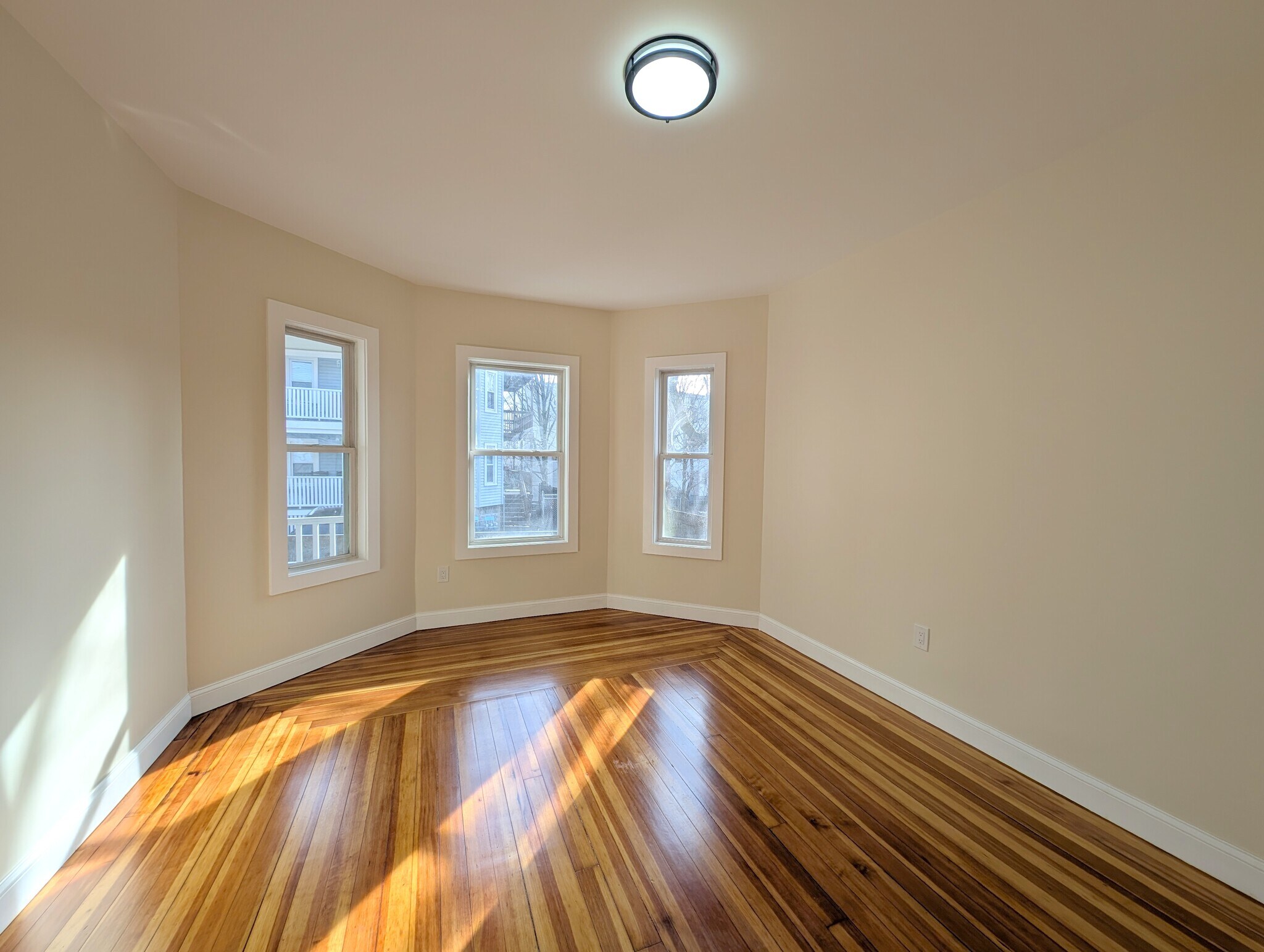 Building Photo - 5 Lowell Cir