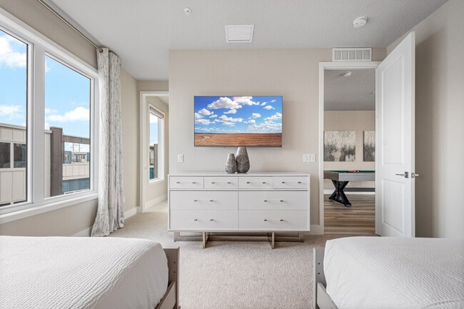 Building Photo - 7740 Sandy Ridge Dr