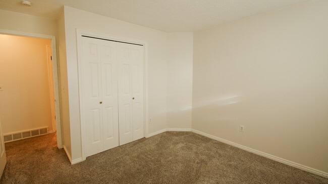 Building Photo - 2455 S Bluff Rd