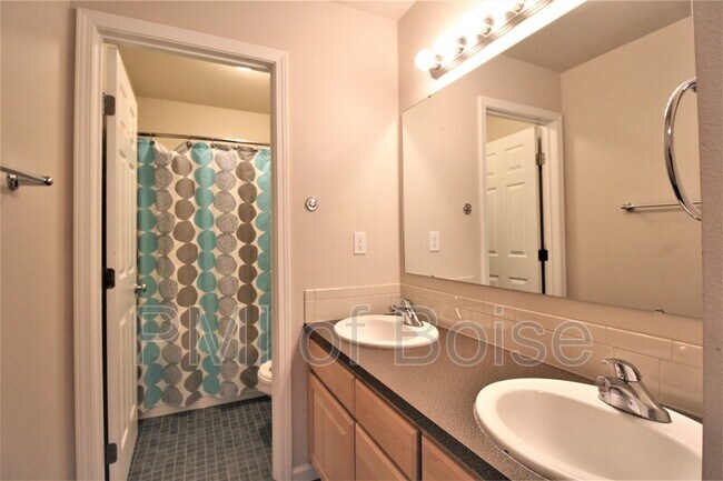 Building Photo - 1485 E Feather Nest Dr
