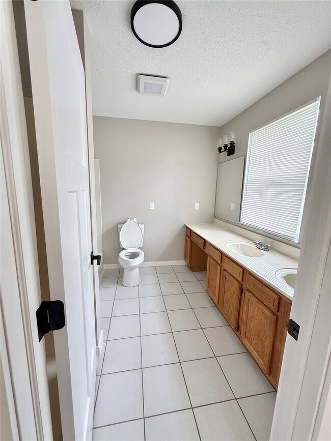 Building Photo - 132 Clinton Hill Dr