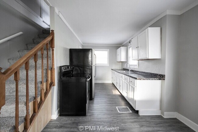 Building Photo - "Charming 3-Bedroom Haven with Spacious Living in Indianapolis – 2,190 Sq Ft of Comfort!"