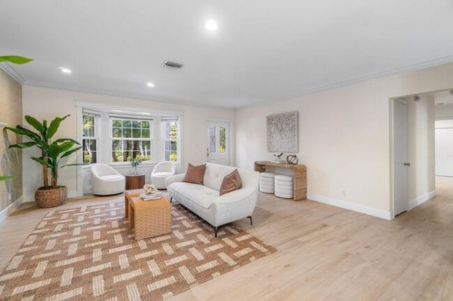 Building Photo - 518 Gardenia Terrace