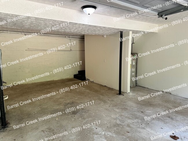 Building Photo - 2-Bed, 1-Bath Townhome with Attached Garag...
