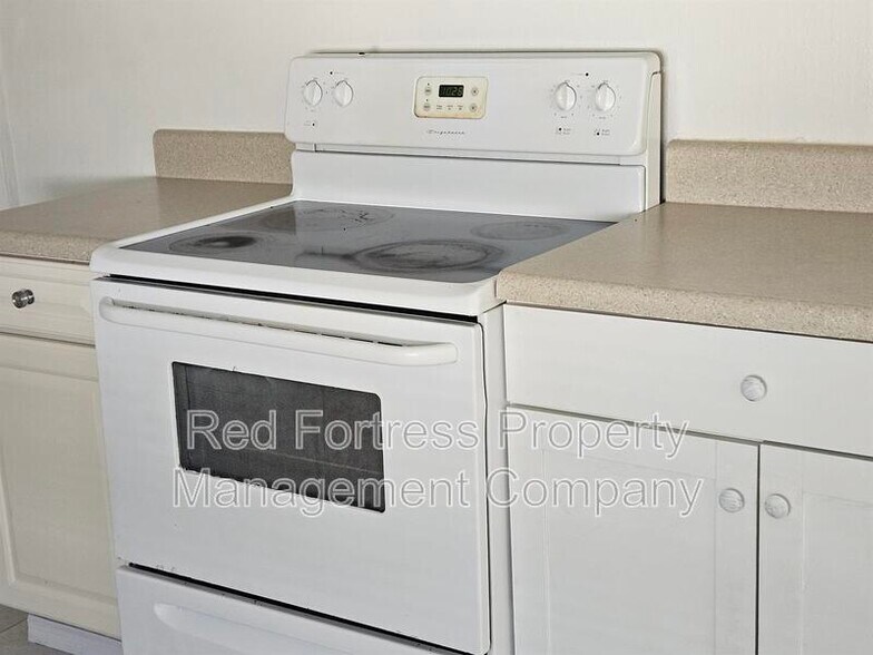 Building Photo - 255 Hubbard Ave