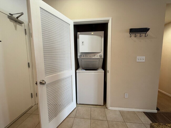 Building Photo - Downtown Condo in the Heart of San Diego!