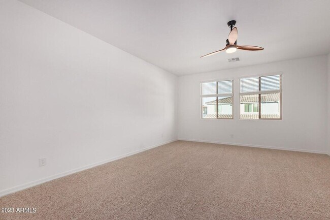 Building Photo - Breathtaking 5 bedroom home in Surprise!