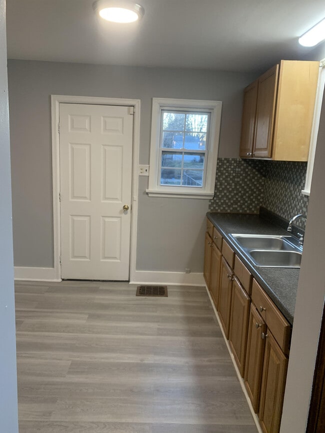 Building Photo - 999 Fairwood Ave