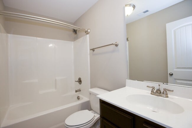 Building Photo - Beautiful home in Gated Community of Woodlake