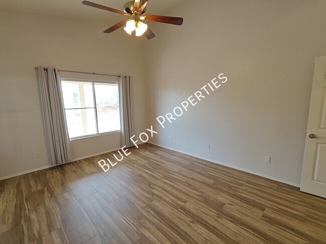 Building Photo - 710 W Calle Alta Loma
