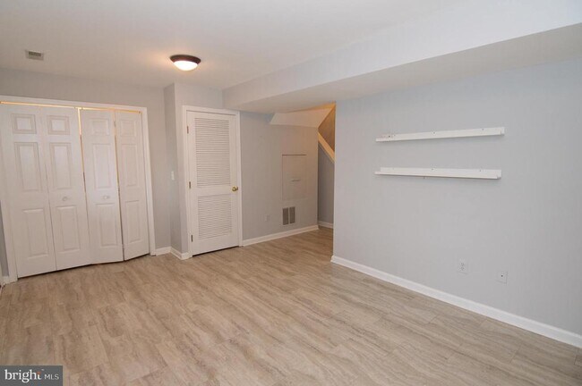Building Photo - 110 Ingle Pl