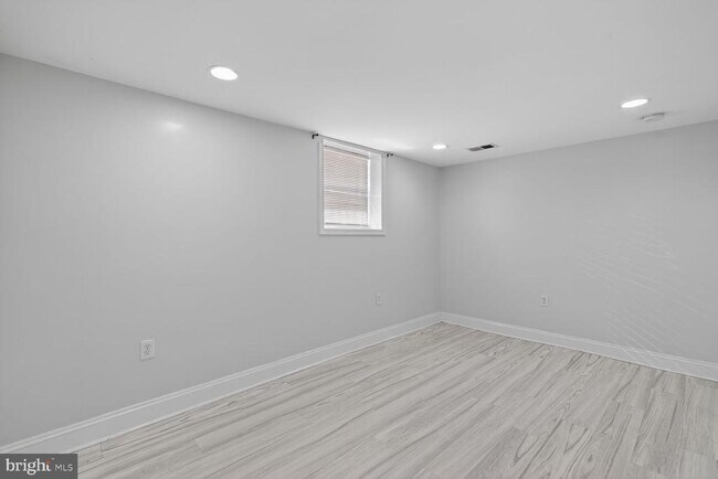 Building Photo - 2913 8th St SE
