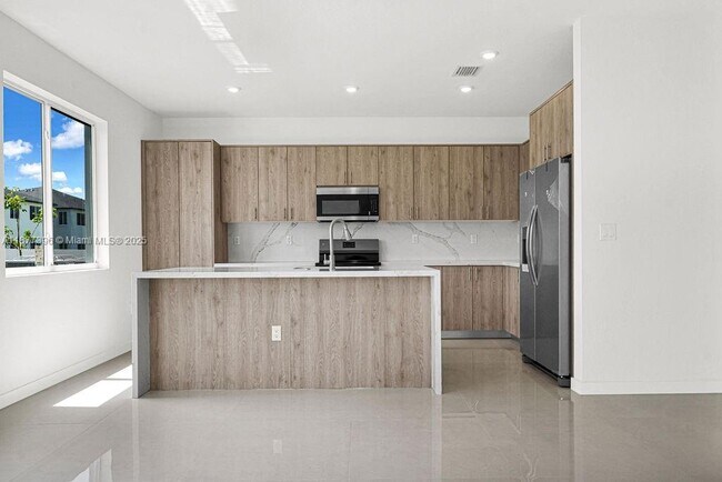 Building Photo - 22485 SW 125th Ave