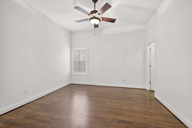 Building Photo - Beautiful 6BR Executive Brentwood Home with Pool