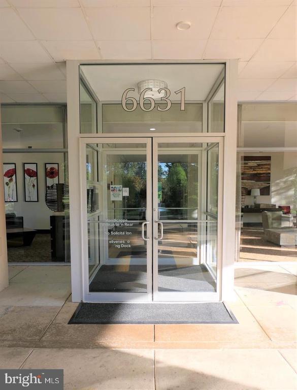 Building Photo - 6631 Wakefield Dr