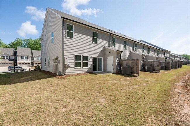 Building Photo - 345 Timberland Ave