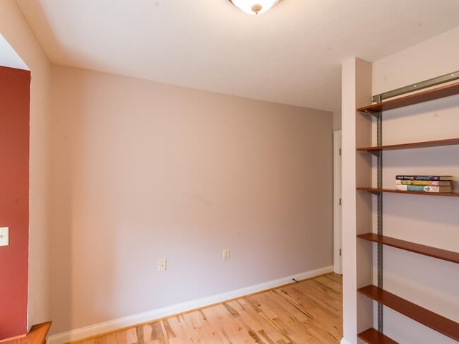 Building Photo - 2616 Greenport Dr