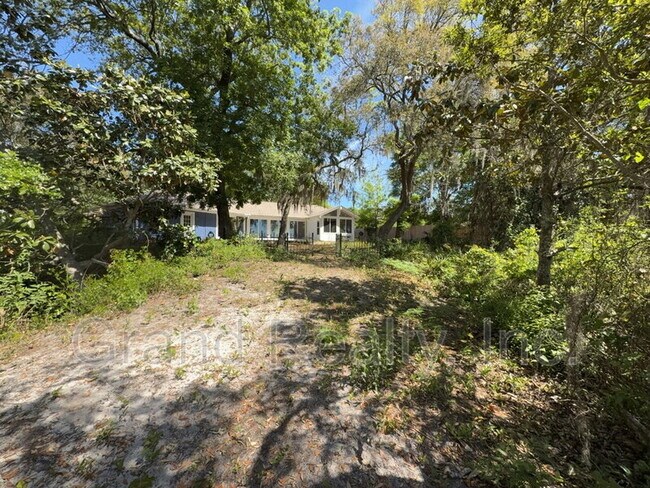 Building Photo - 7401 Bernadette Dr