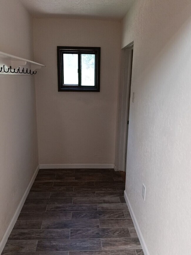 Building Photo - Stunning 3-bedroom, 2-bathroom home! Comin...
