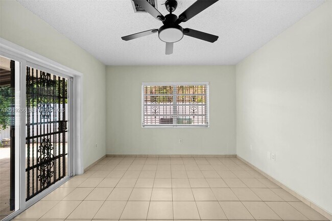 Building Photo - 13 SW 97th Pl