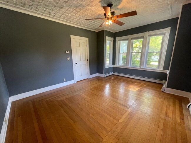Building Photo - Exceptional 4-Bedroom Home for Rent in Dal...