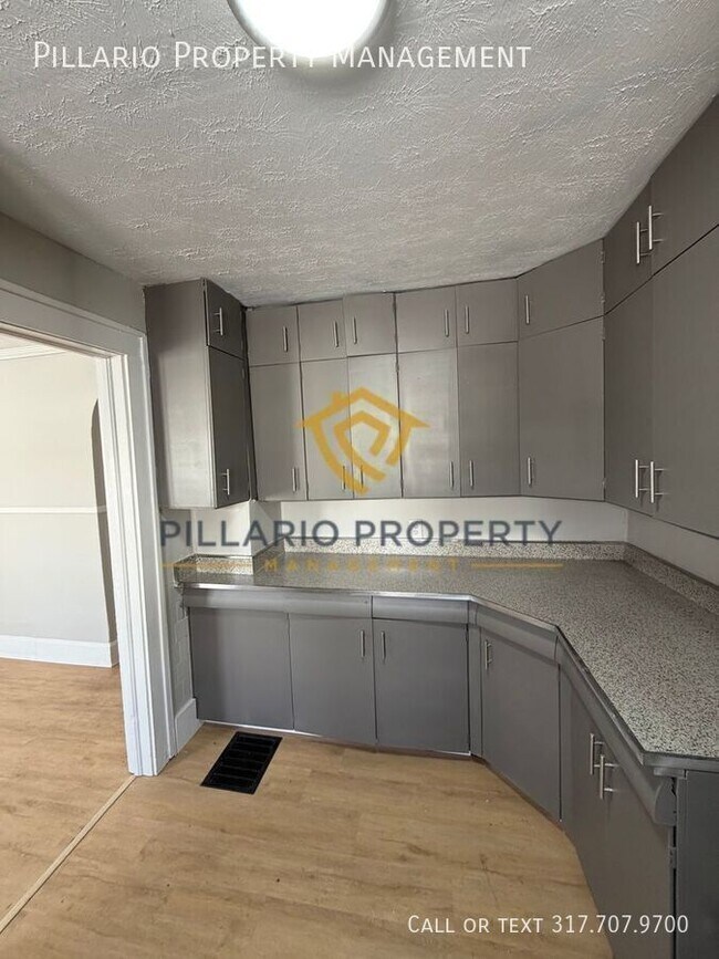 Building Photo - 711 W 22nd St