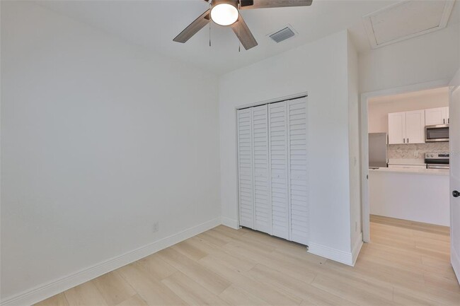 Building Photo - 829 18th St S