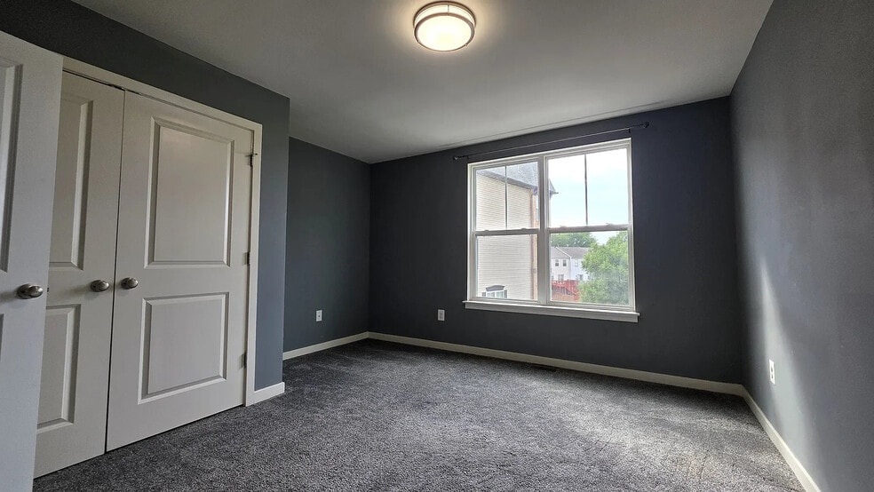 Building Photo - 1409 Trafalgar Ln