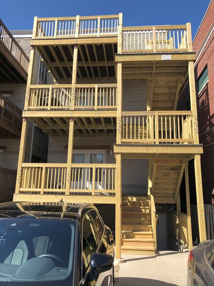 Deck - 1225 W Roscoe St