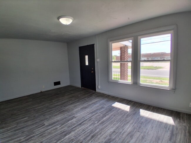 Building Photo - 1497 Fairchild-E