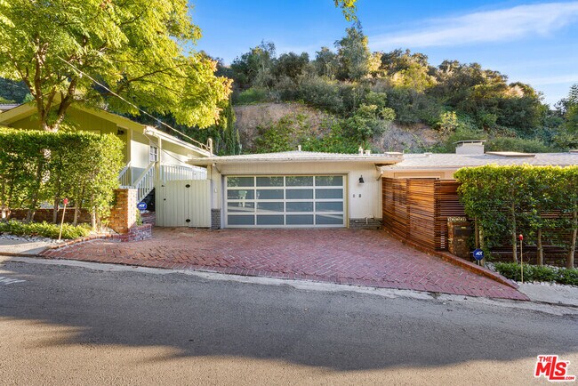 Primary Photo - 9520 Gloaming Dr